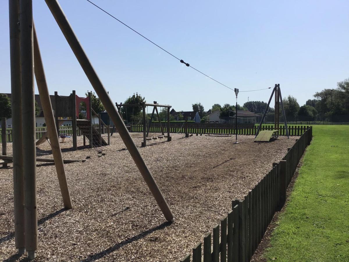 'That One' Our Cotswold Lakeside Lodge サイレンセスター エクステリア 写真